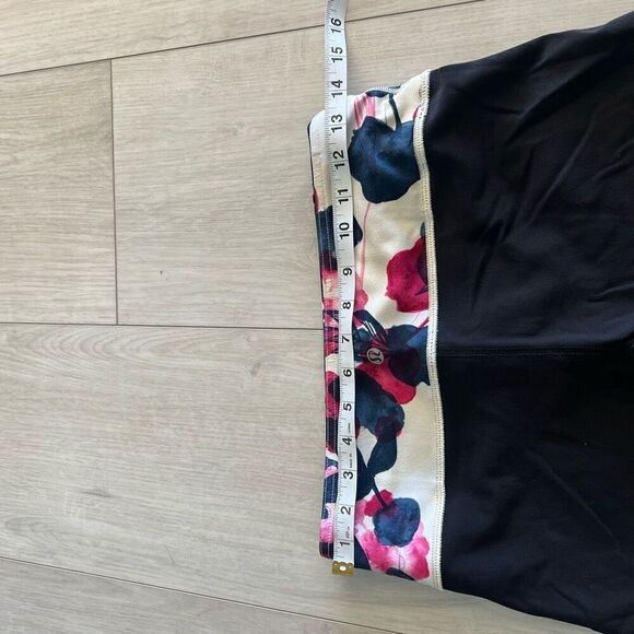 Lululemon Groove Short *Full-On Luon (Regular) size 6 - Picture 4 of 9